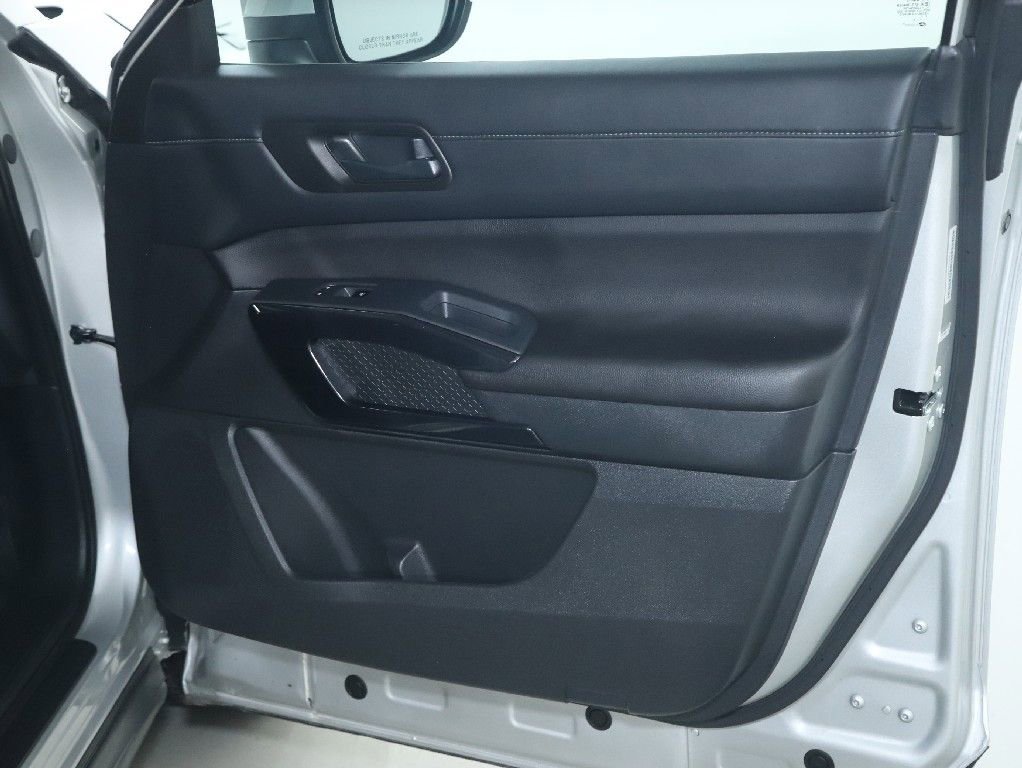 Certified 2025 Nissan Pathfinder SV FWD image 35