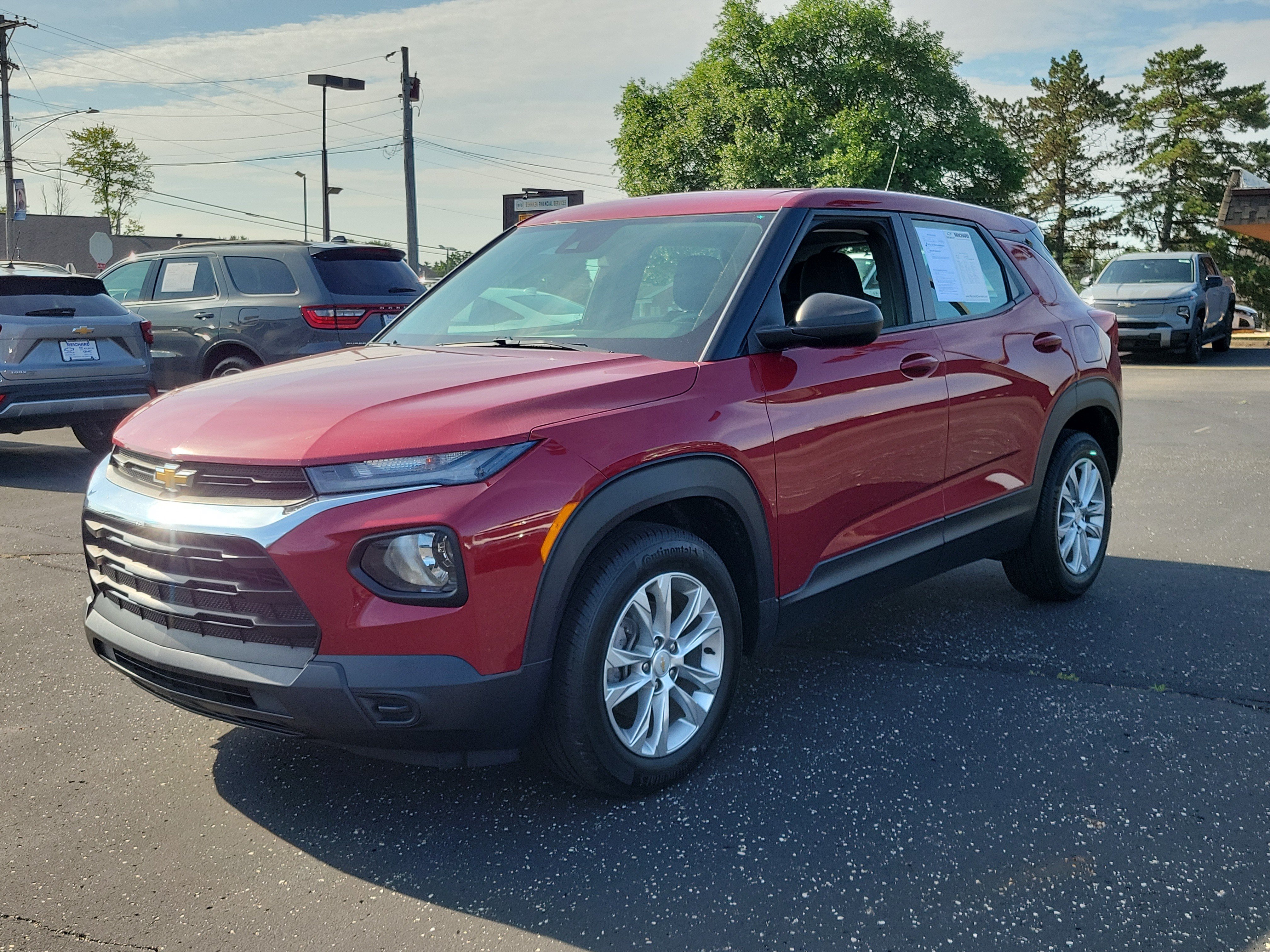 Used 2021 Chevrolet TrailBlazer LS FWD image 2