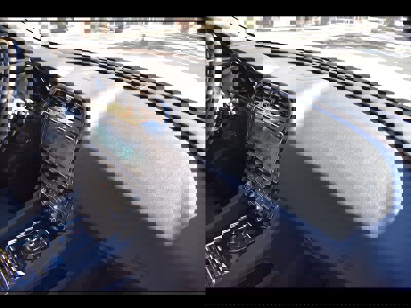 Used 2019 Jaguar F-PACE Premium image 36