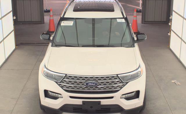 Used 2022 Ford Explorer Limited w/ Equipment Group 301A AWD/4WD image 6