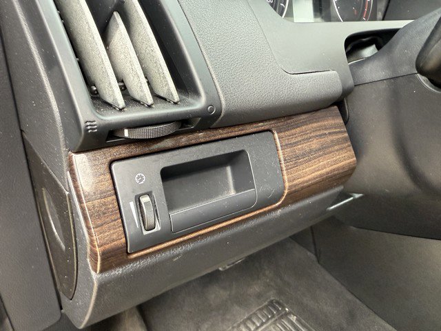 Used 2015 Land Rover LR2 image 18