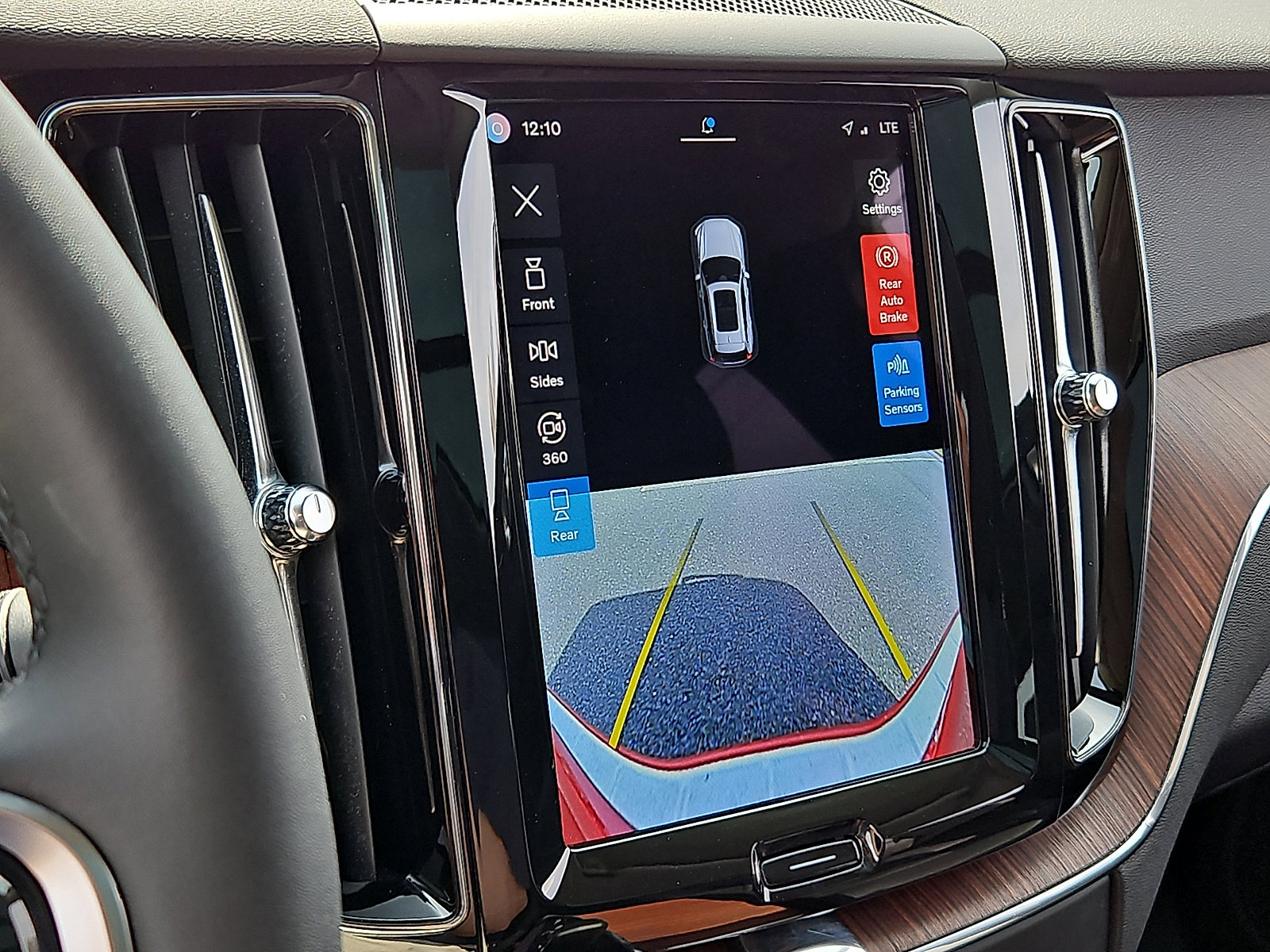 Certified 2023 Volvo XC60 B5 Plus w/ Protection Package Premier image 19