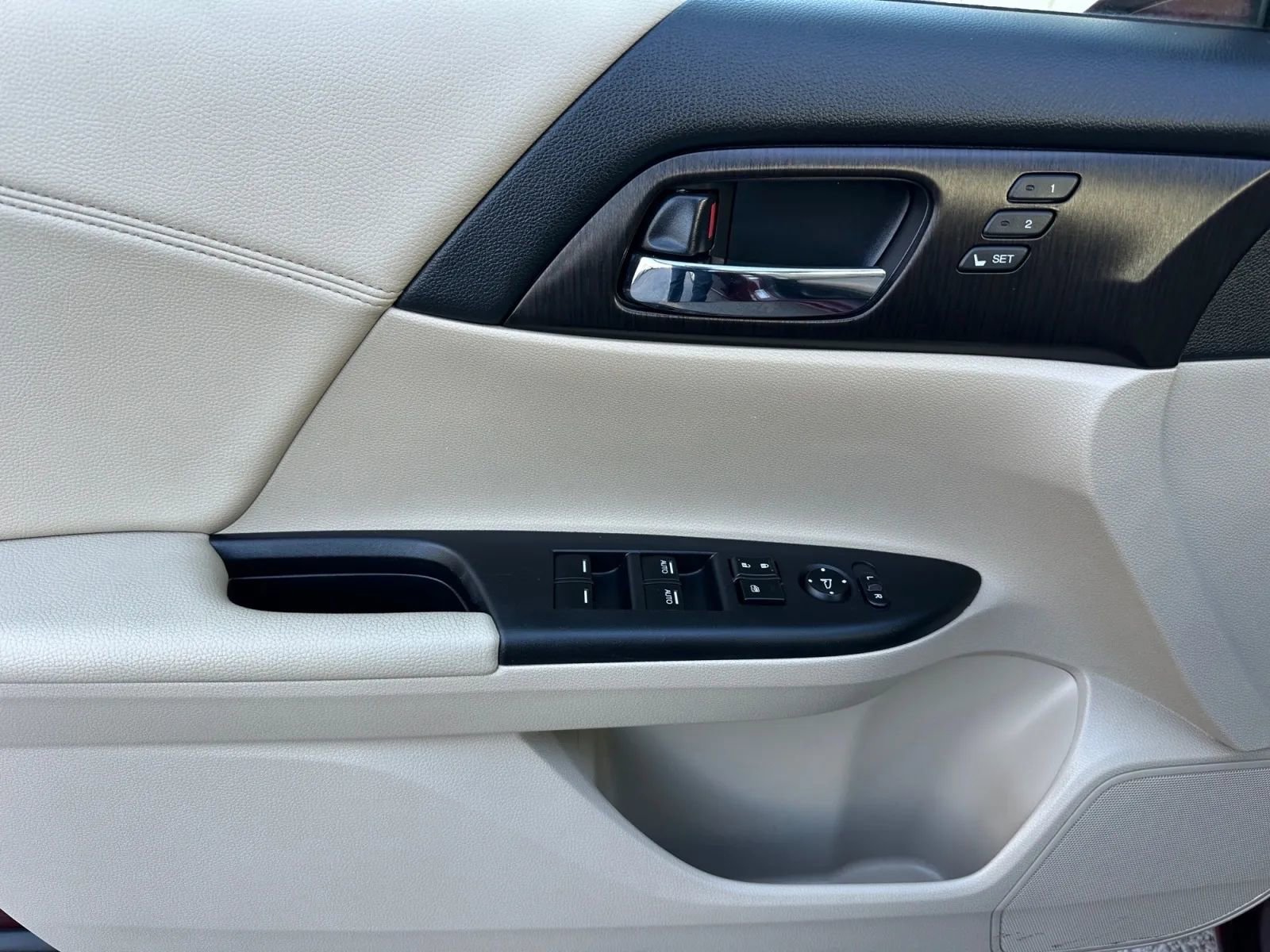 Used 2013 Honda Accord EX-L image 18