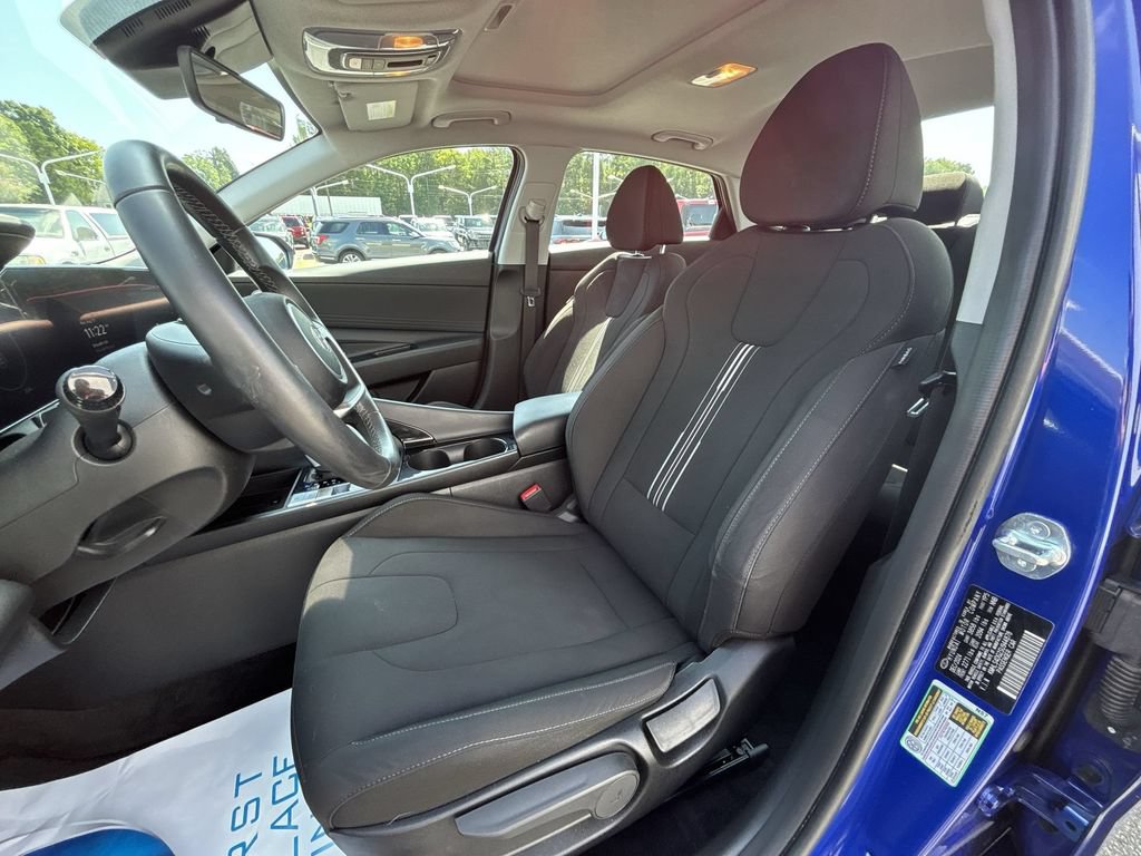 Used 2025 Hyundai Elantra SEL FWD image 13
