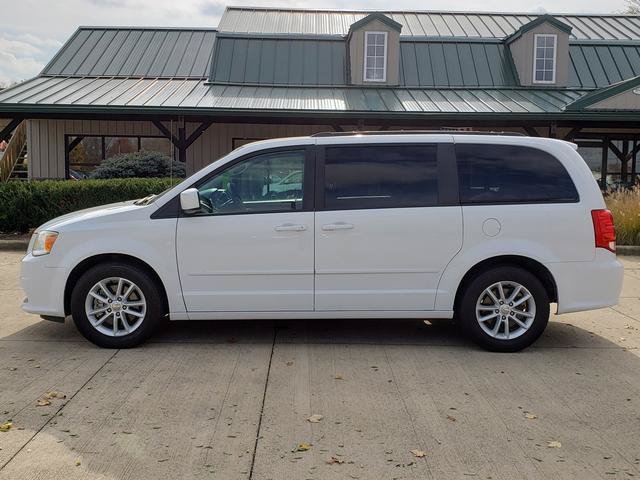Used 2016 Dodge Grand Caravan SXT w/ Rear Park Assist Package FWD image 2