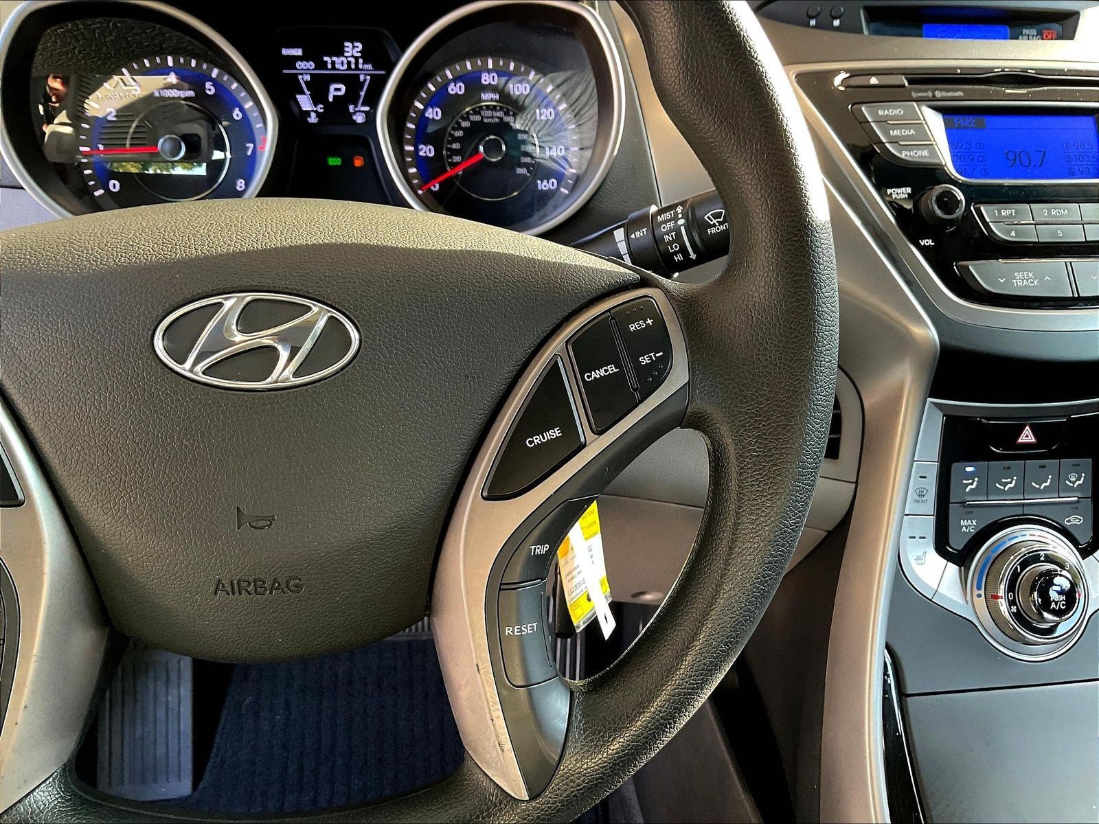 Used 2013 Hyundai Elantra GLS w/ Preferred Pkg FWD image 11