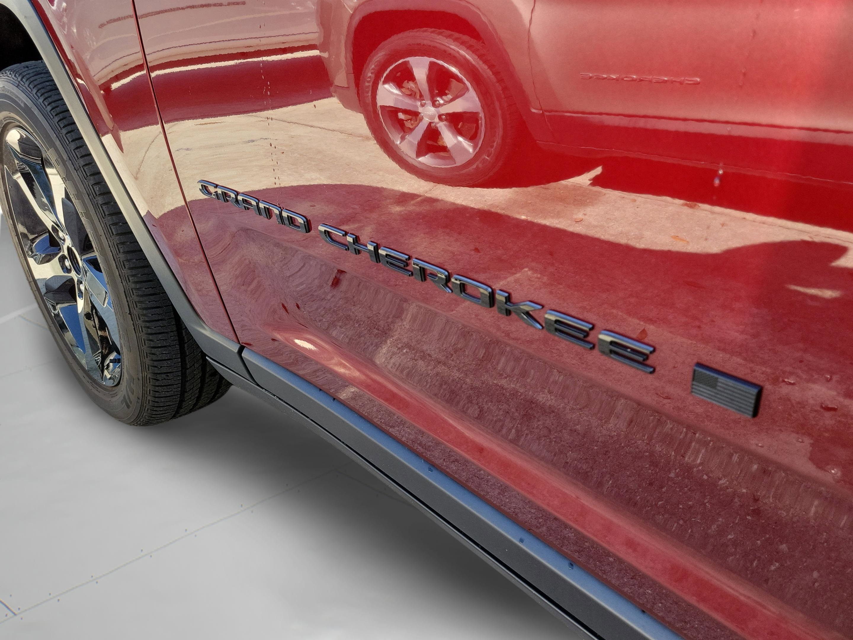 Certified 2025 Jeep Grand Cherokee Altitude RWD image 30