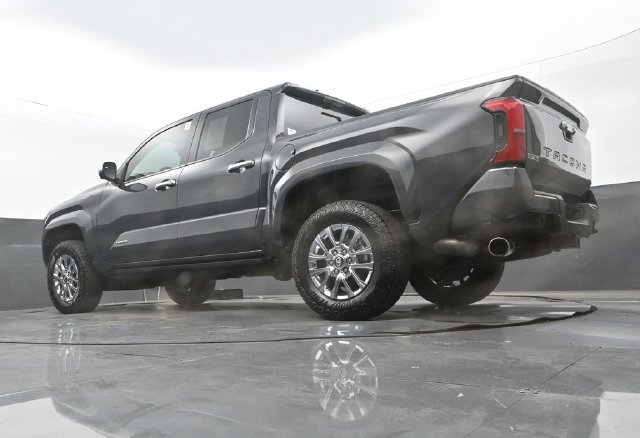 Used 2024 Toyota Tacoma Limited w/ Limited Package (LT) AWD/4WD image 27