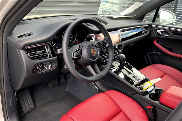 New 2026 Porsche Macan image 4
