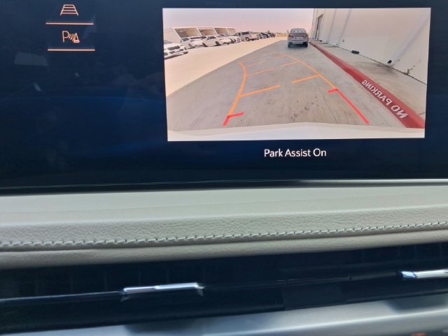 Used 2024 Cadillac XT4 Luxury w/ Cold Weather Package FWD image 19