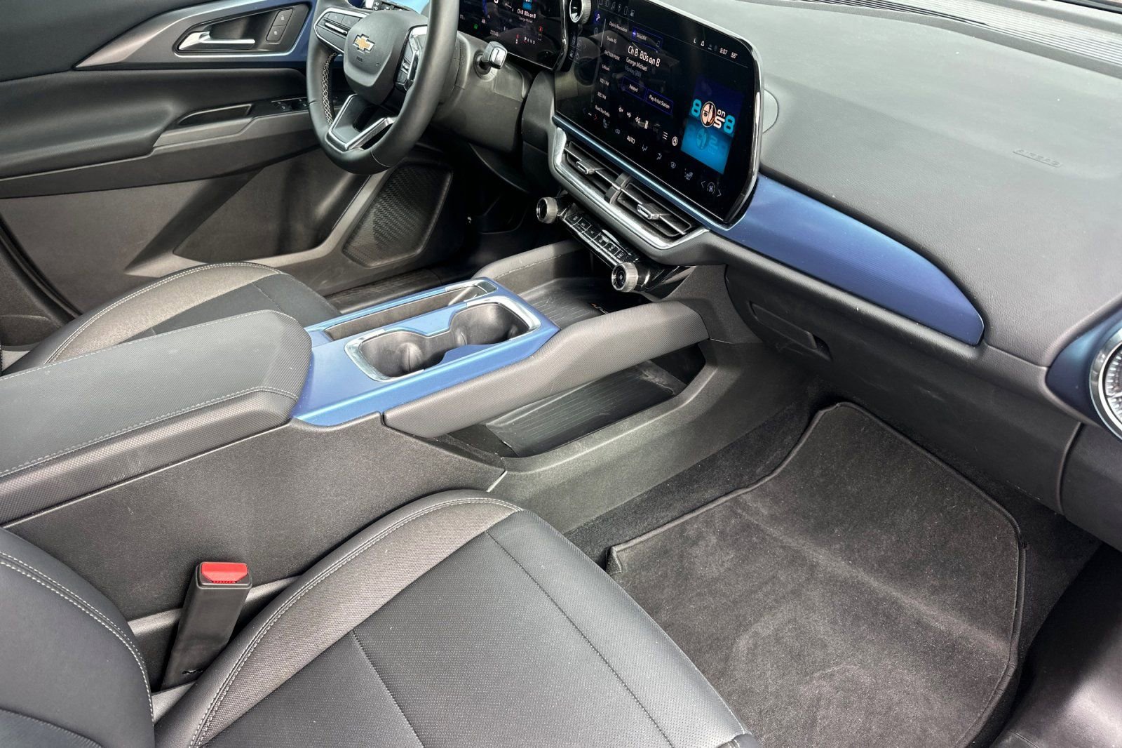 Used 2025 Chevrolet Equinox EV LT w/ Convenience Package FWD image 19