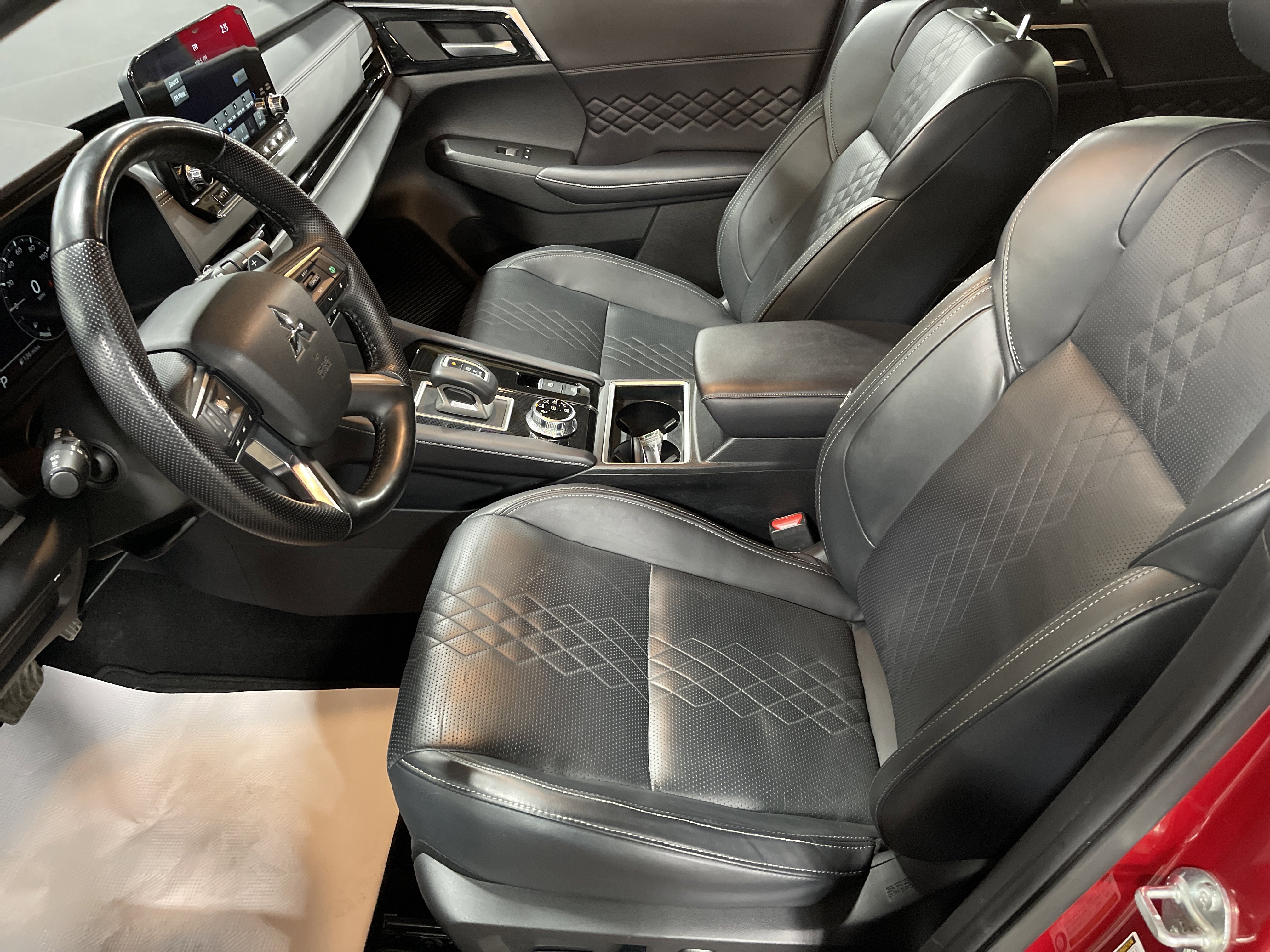 Used 2024 Mitsubishi Outlander SEL image 9