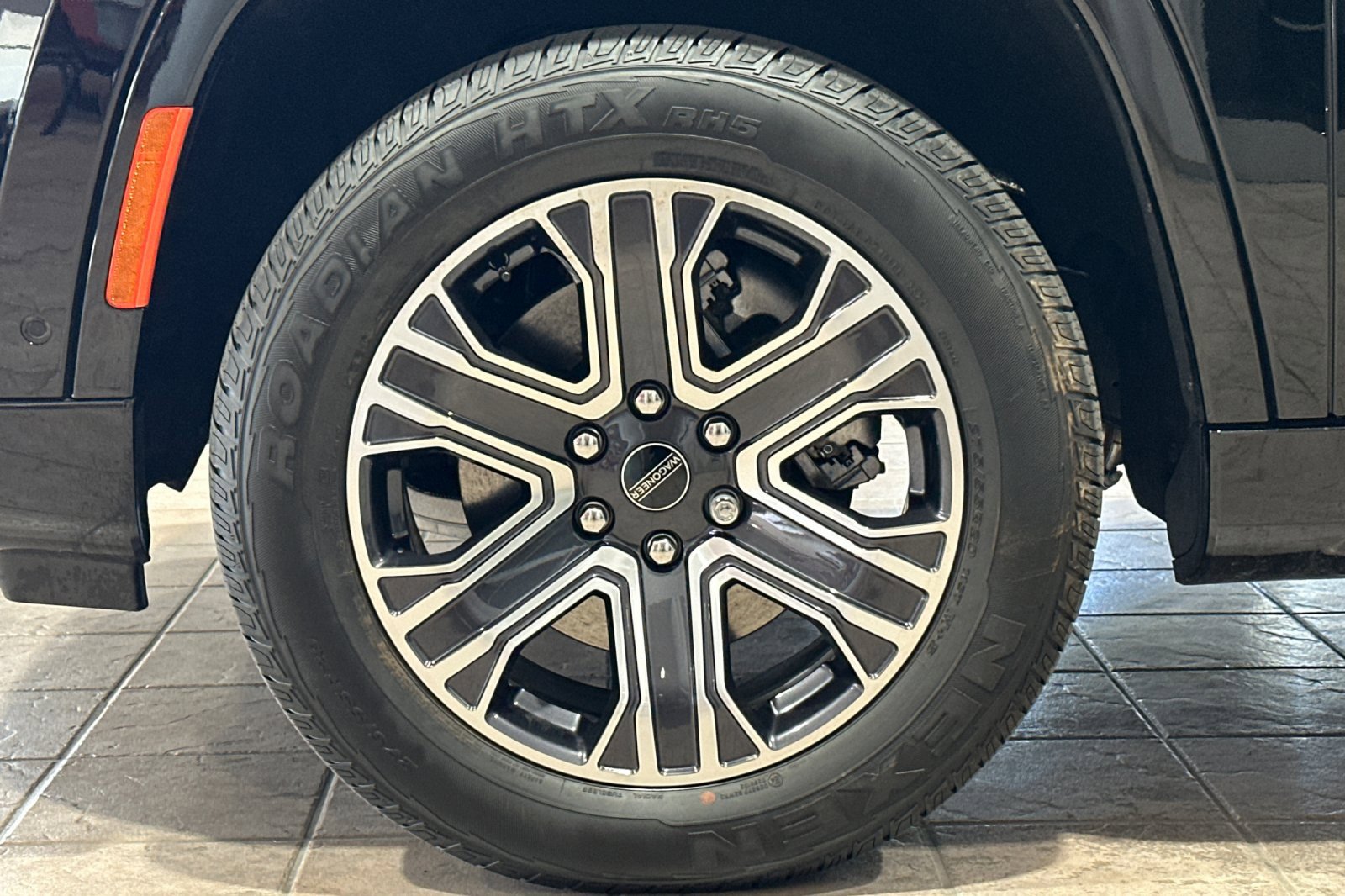 New 2025 Jeep Wagoneer 4WD image 28