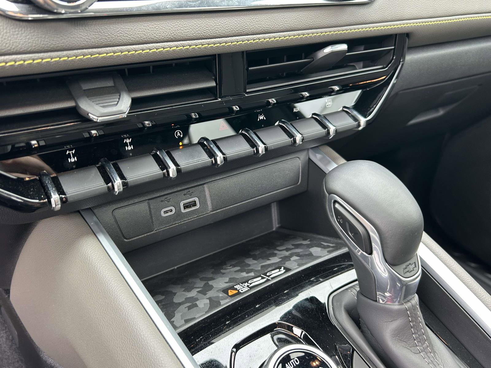 Used 2024 Chevrolet Colorado ZR2 w/ ZR2 Convenience Package III AWD/4WD image 23