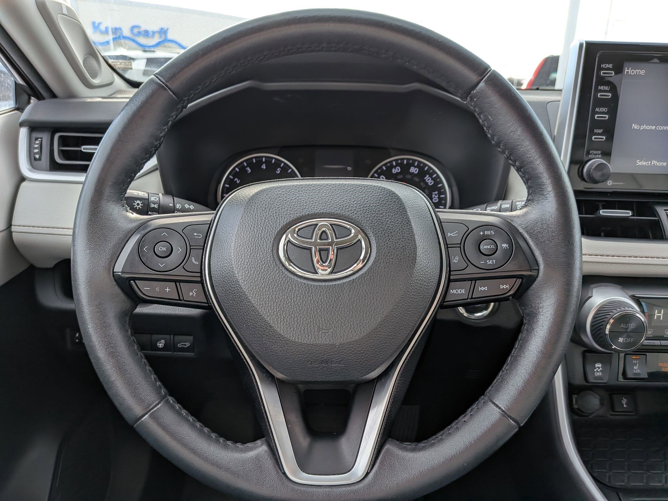 Used 2021 Toyota RAV4 XLE Premium image 17