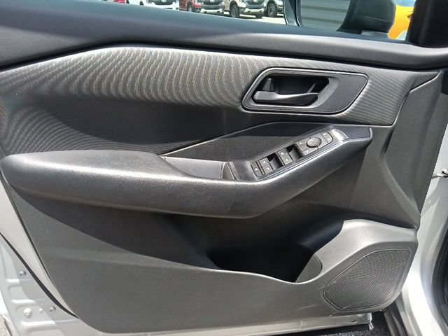Used 2024 Nissan Rogue S AWD/4WD image 11