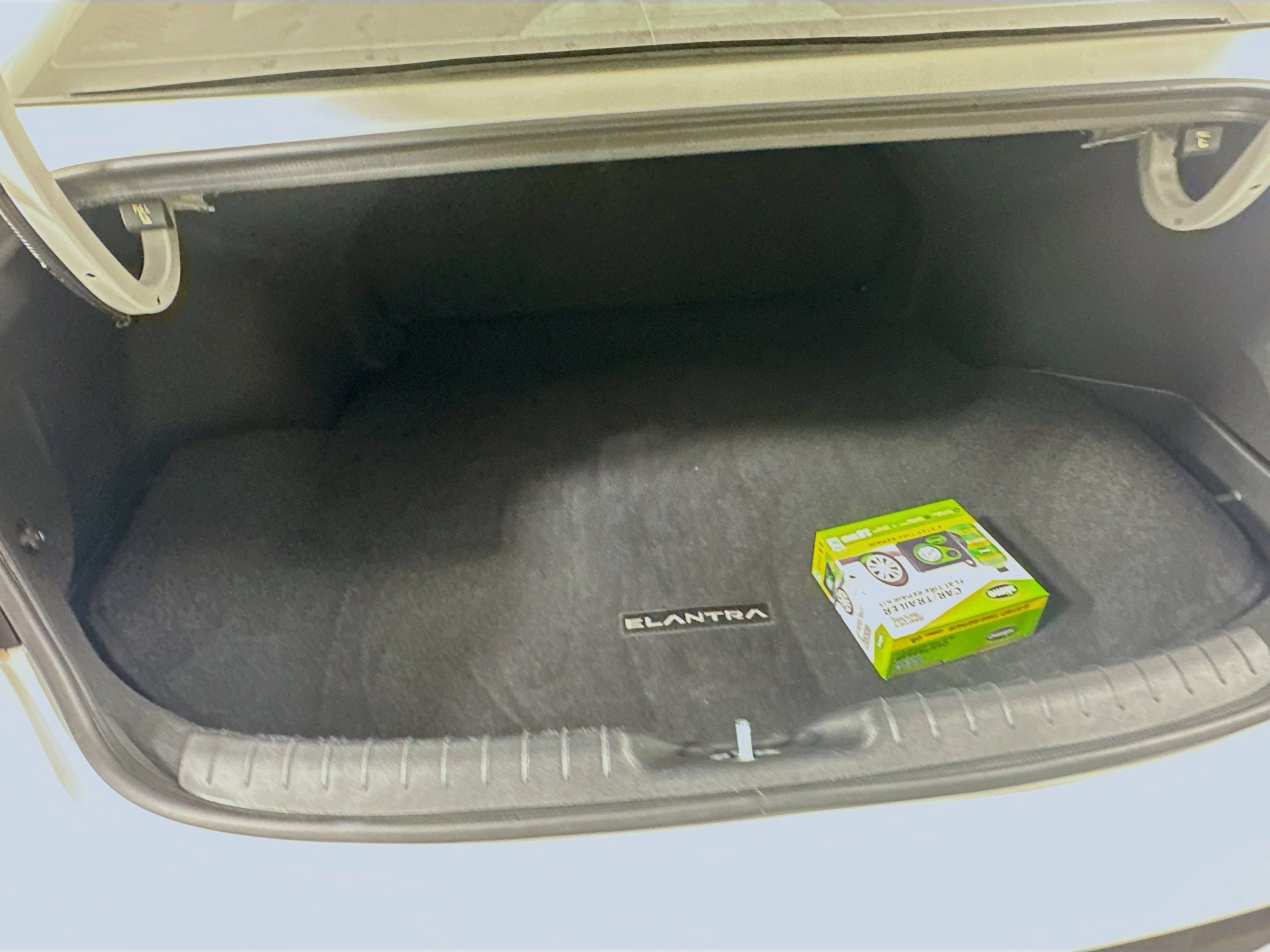 Used 2025 Hyundai Elantra Blue image 27