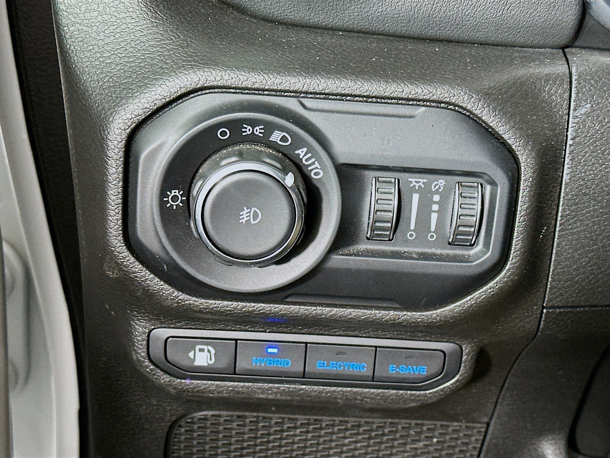 Used 2022 Jeep Wrangler Sahara w/ Cold Weather Group image 17