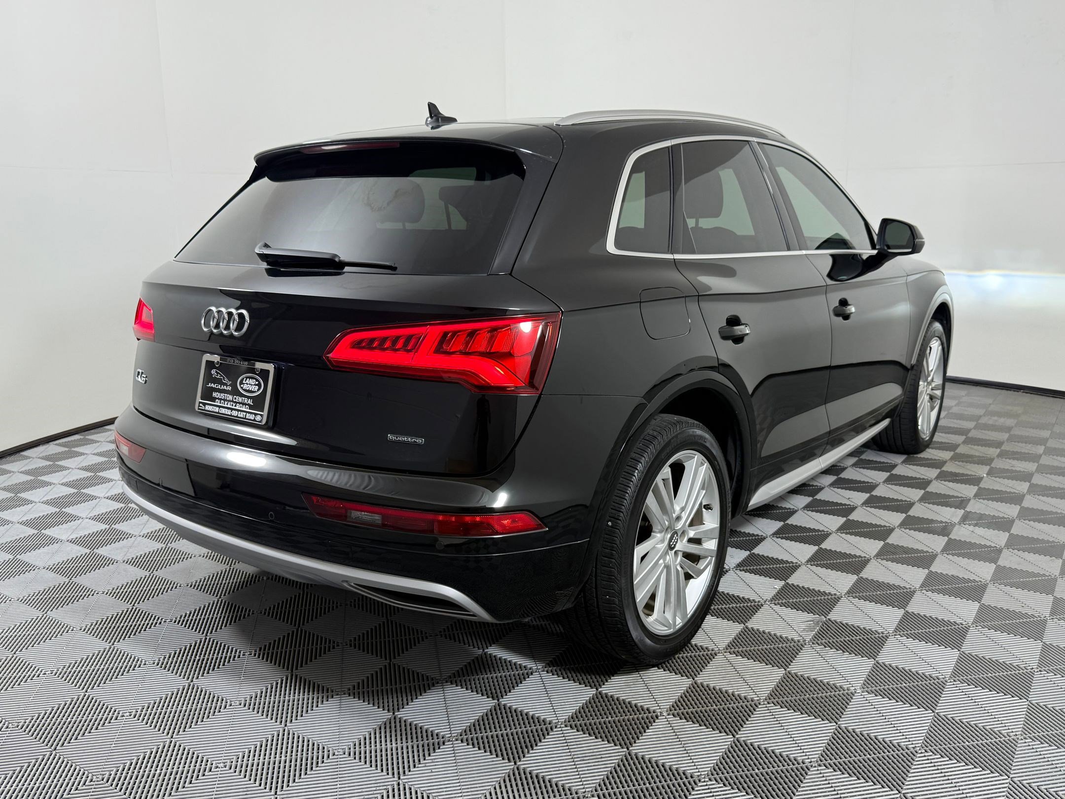 Used 2019 Audi Q5 2.0T Premium Plus w/ Premium Plus Package AWD/4WD image 10