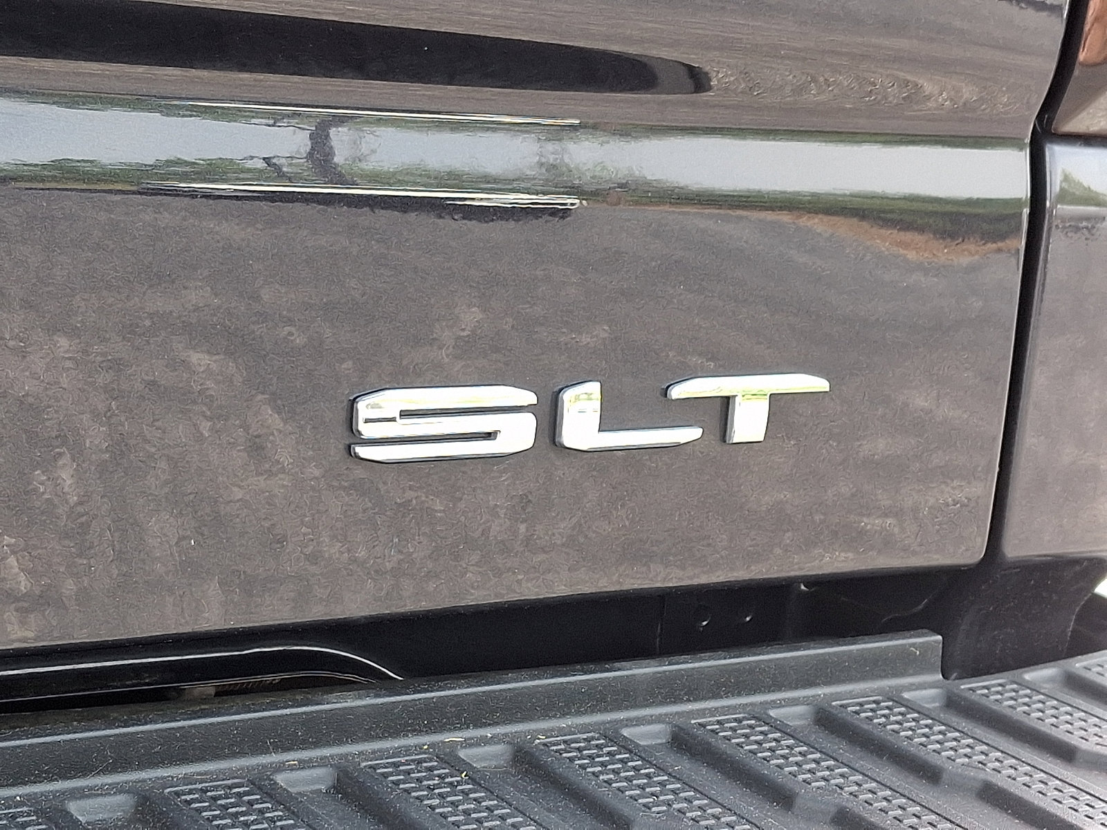 Used 2024 GMC Sierra 1500 SLT w/ SLT Premium Plus Package AWD/4WD image 30
