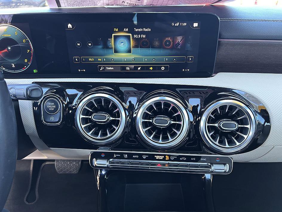 Used 2022 Mercedes-Benz CLA 250 CLA 250 image 25