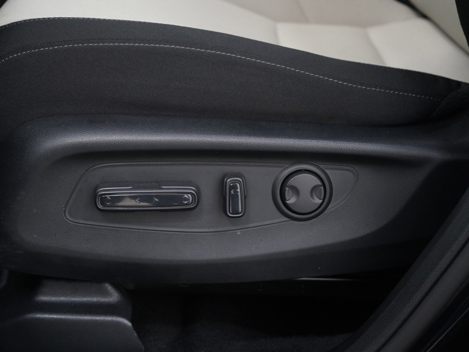 Used 2025 Honda CR-V EX image 28