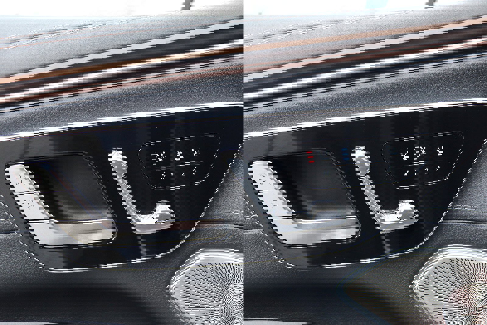 Used 2025 Mercedes-Benz EQS 450+ 4MATIC SUV w/ Winter Package image 27