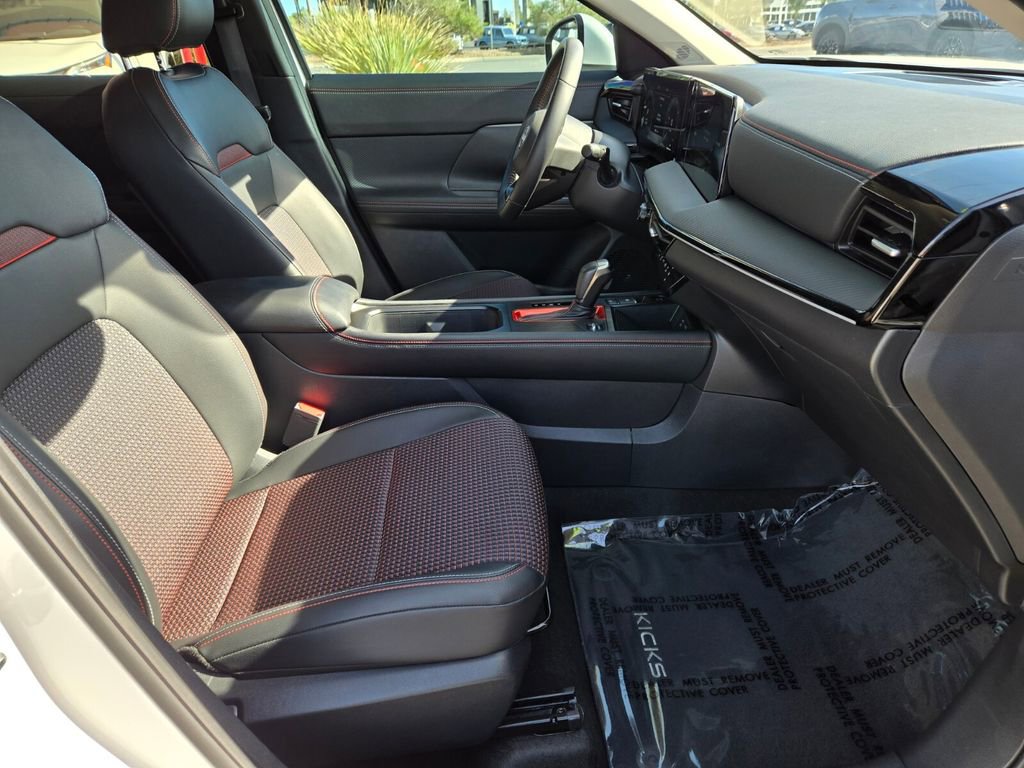 Certified 2025 Nissan Kicks SR FWD image 18