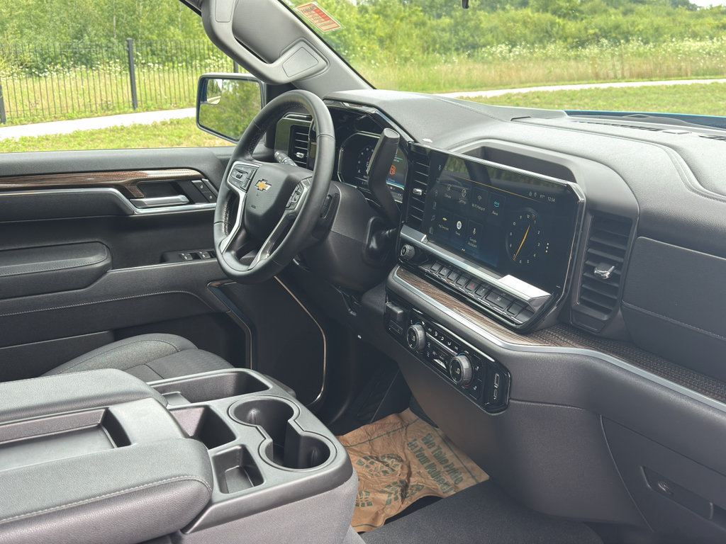 Used 2025 Chevrolet Silverado 1500 LT AWD/4WD image 26