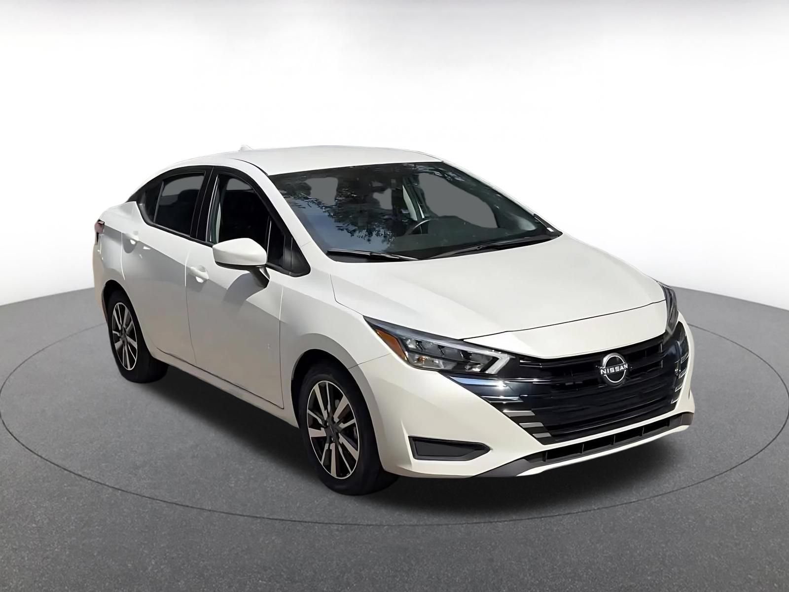 Used 2025 Nissan Versa SV FWD image 3
