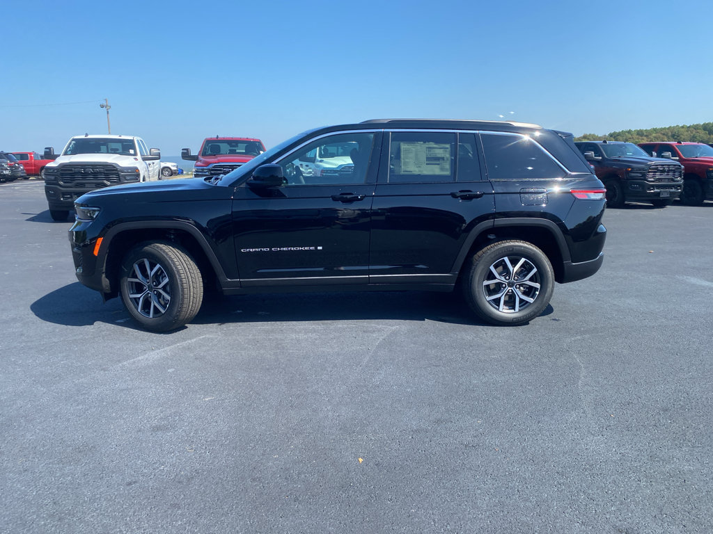 New 2027 Jeep Grand Cherokee Laredo X AWD/4WD image 8