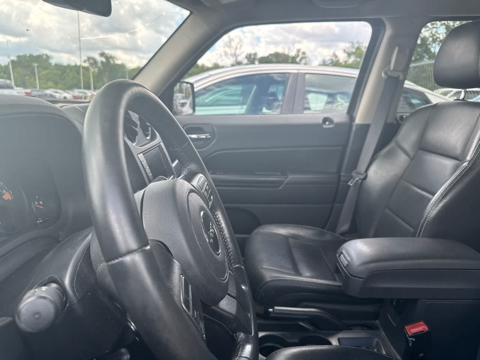 Used 2017 Jeep Patriot High Altitude AWD/4WD image 34