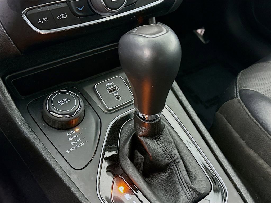 Used 2023 Jeep Cherokee Altitude Lux image 11