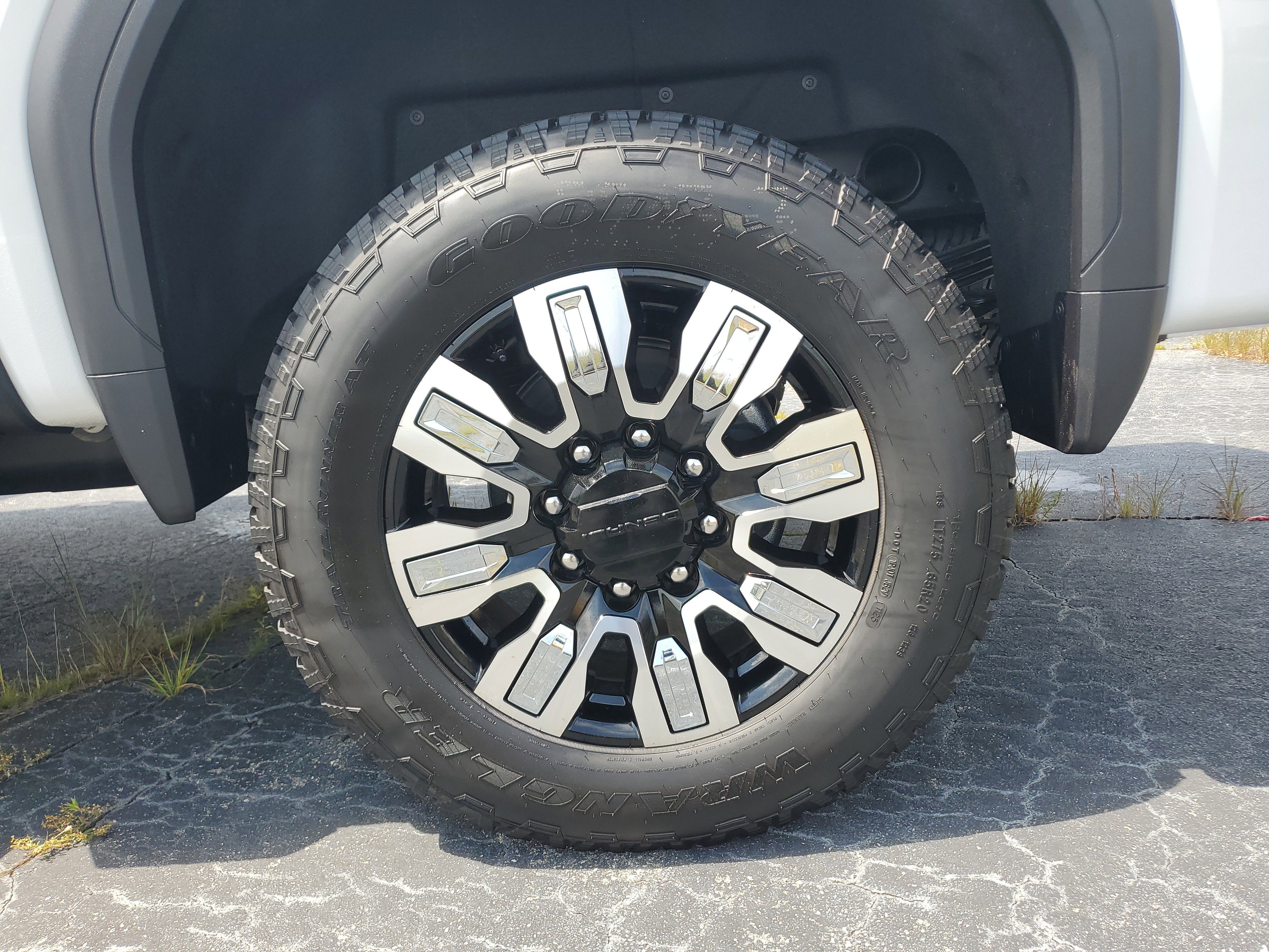 New 2025 GMC Sierra 2500 Denali image 9