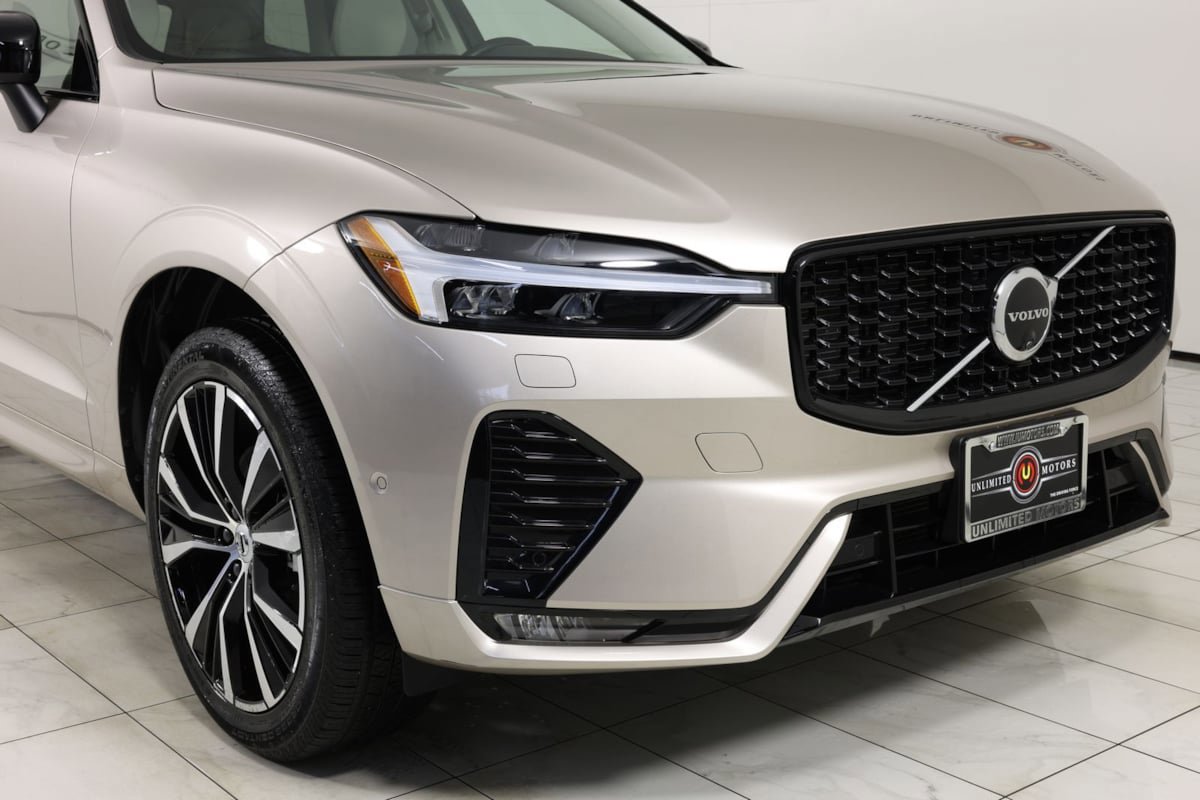 Used 2025 Volvo XC60 B5 Plus w/ Protection Package Premier AWD/4WD image 37