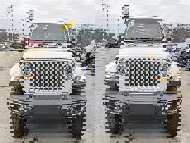 Used 2022 Jeep Gladiator Overland w/ Cold Weather Group image 11