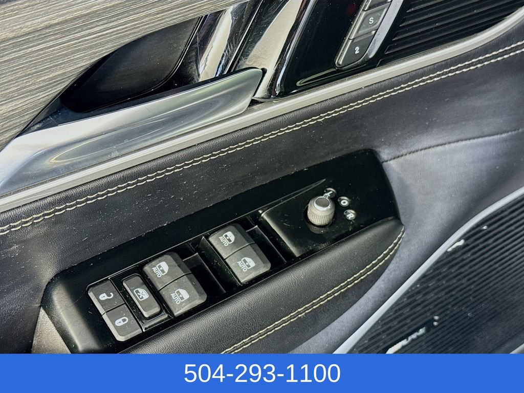 Used 2024 Jeep Wagoneer L Series II RWD image 20