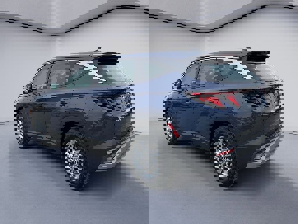 Used 2025 Hyundai Tucson SE image 3