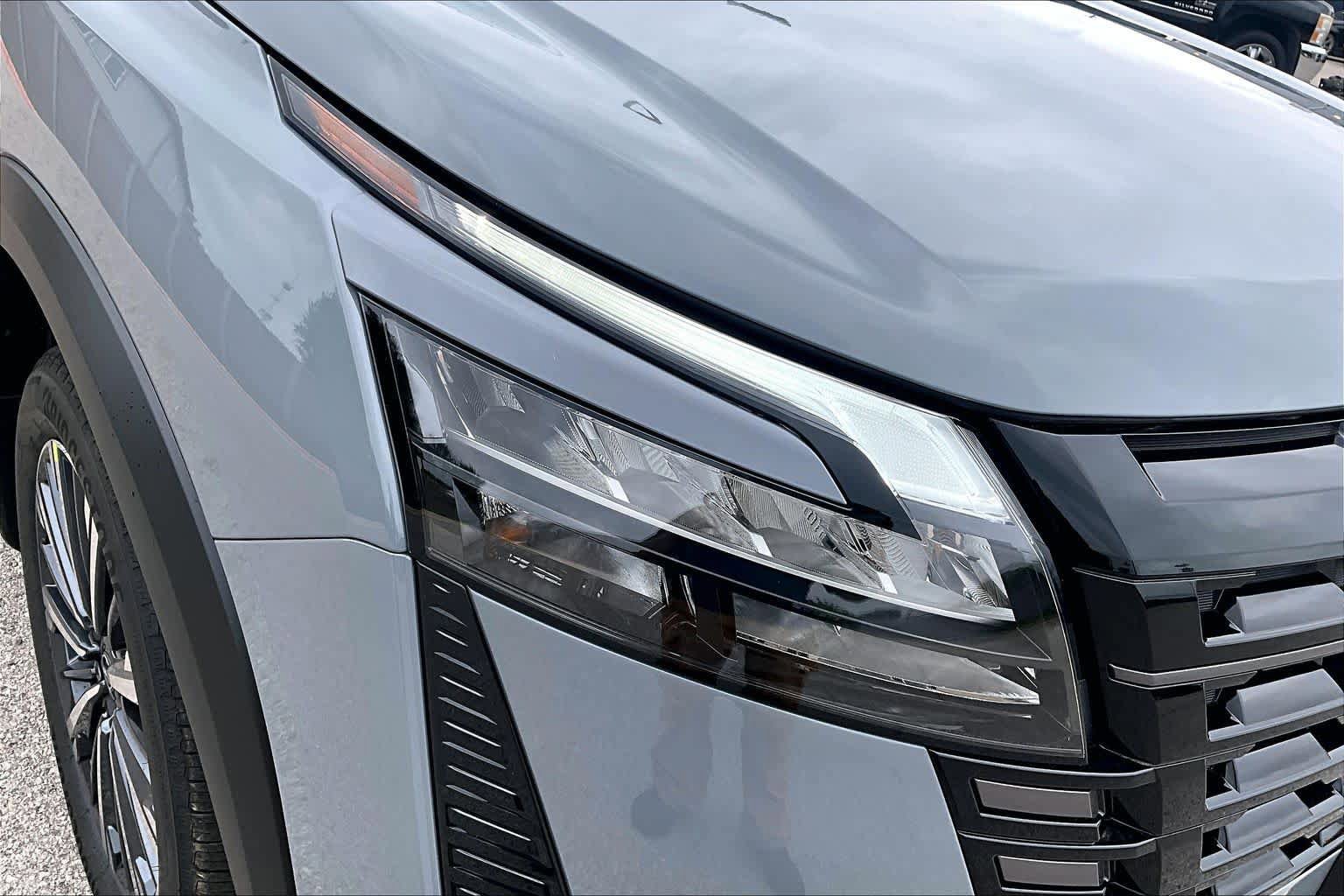 New 2026 Nissan Pathfinder Platinum image 18