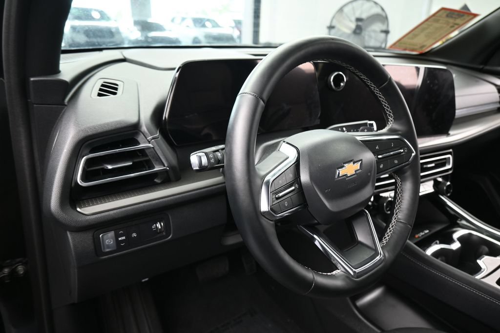 Used 2026 Chevrolet Traverse LT FWD image 15