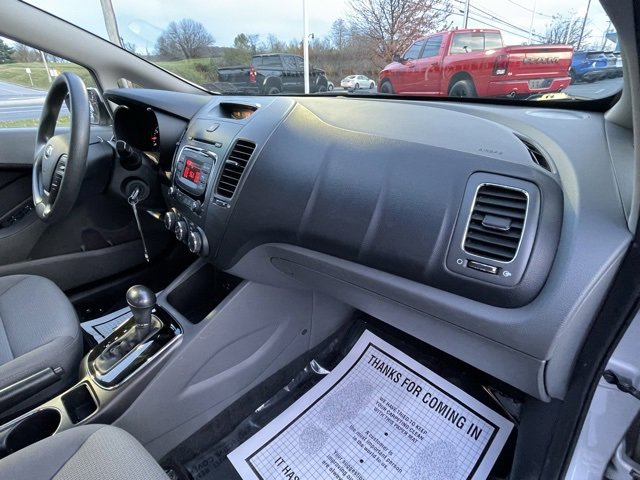 Used 2017 Kia Forte LX image 33