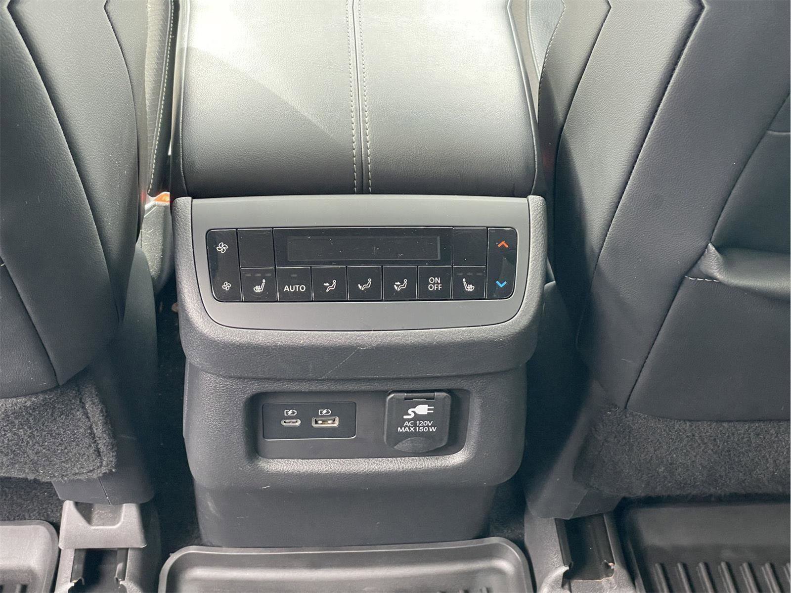 Used 2022 Nissan Pathfinder SL AWD/4WD image 19