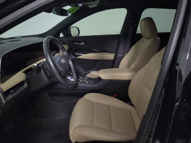 Used 2024 Cadillac XT4 Luxury w/ Cold Weather Package FWD image 17