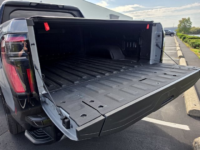 Used 2024 GMC Sierra EV Denali AWD/4WD image 24