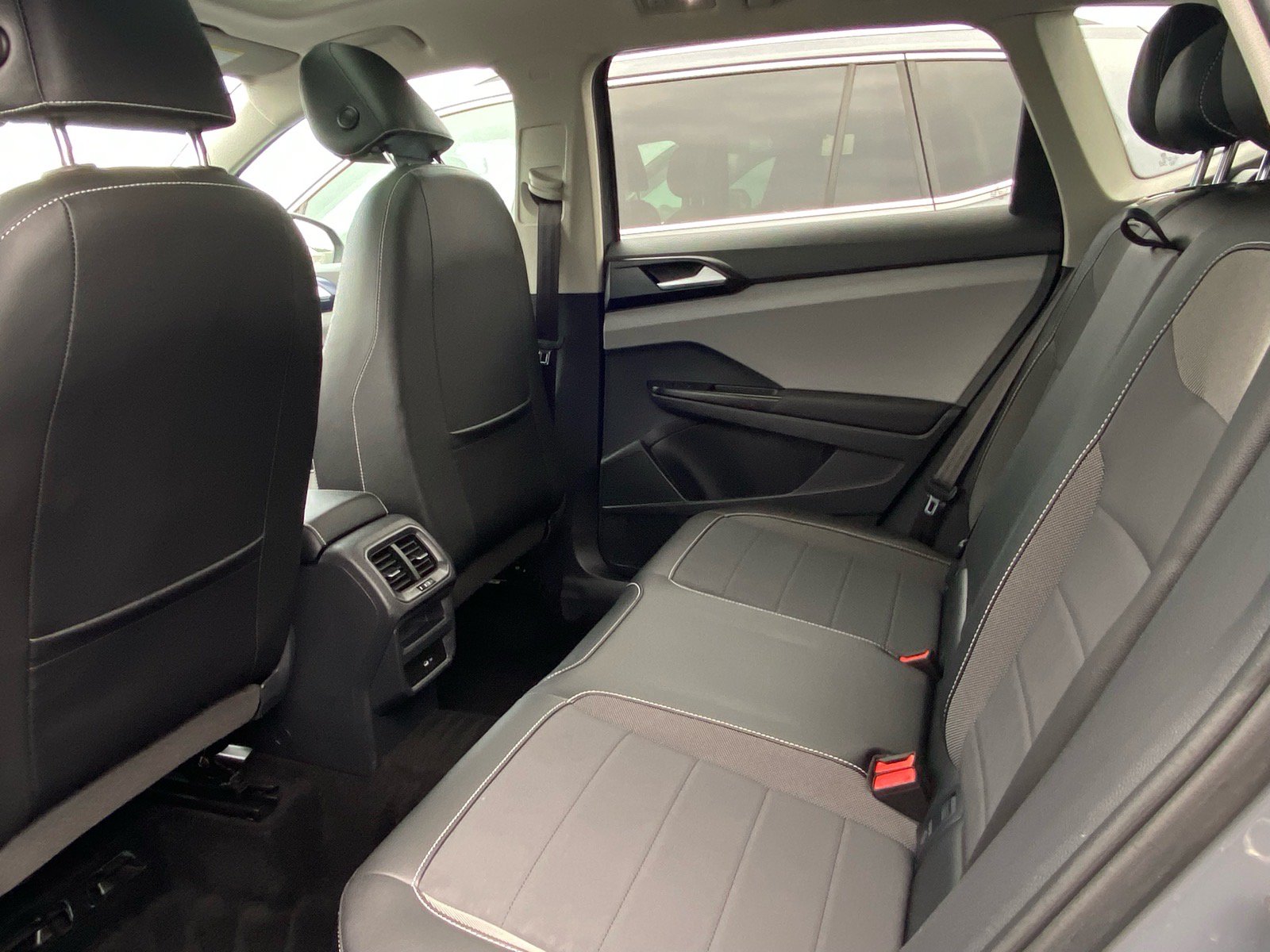Certified 2023 Volkswagen Taos SE AWD/4WD image 17