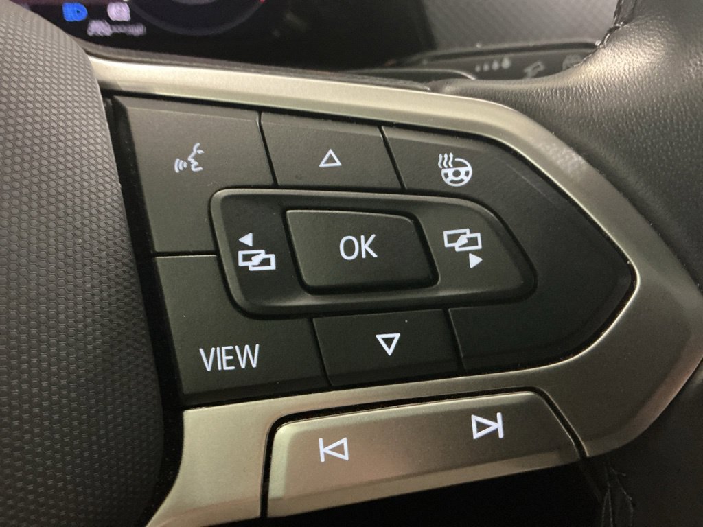 Used 2024 Volkswagen Atlas Cross Sport SEL R-Line AWD/4WD image 27