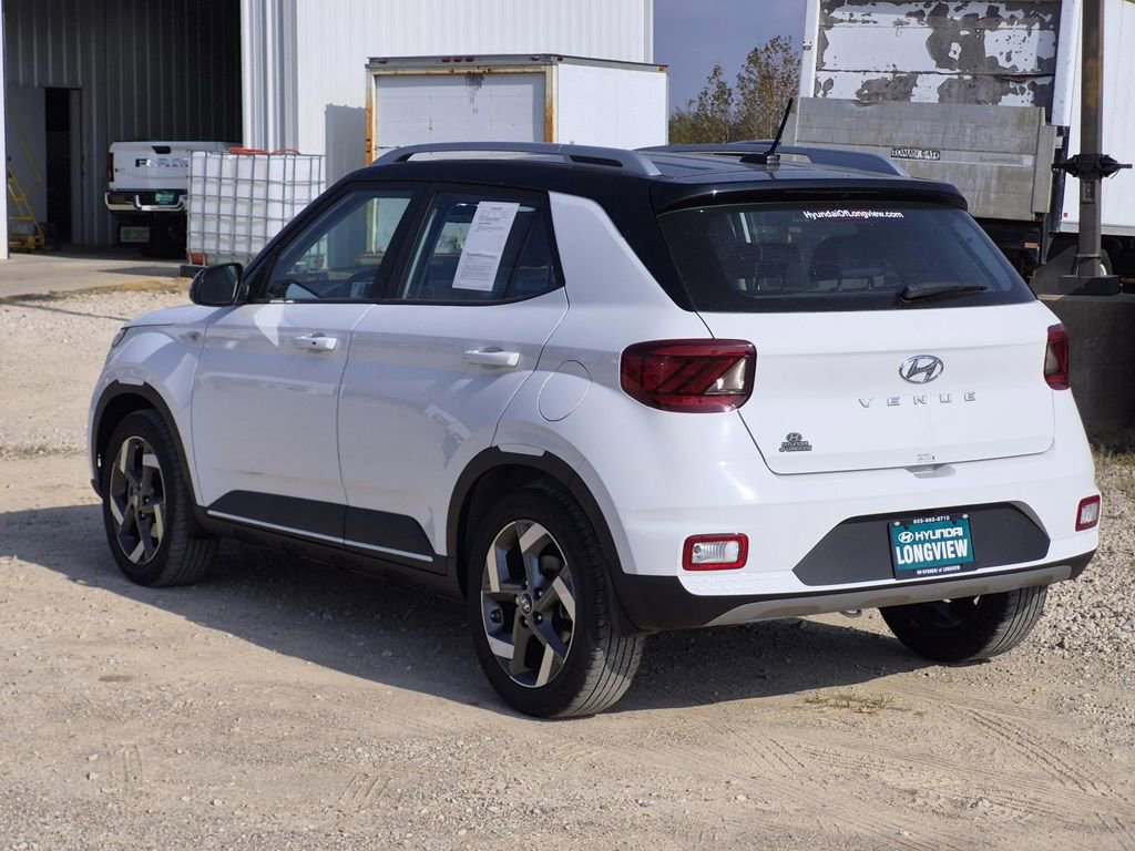 Used 2025 Hyundai Venue Limited image 5