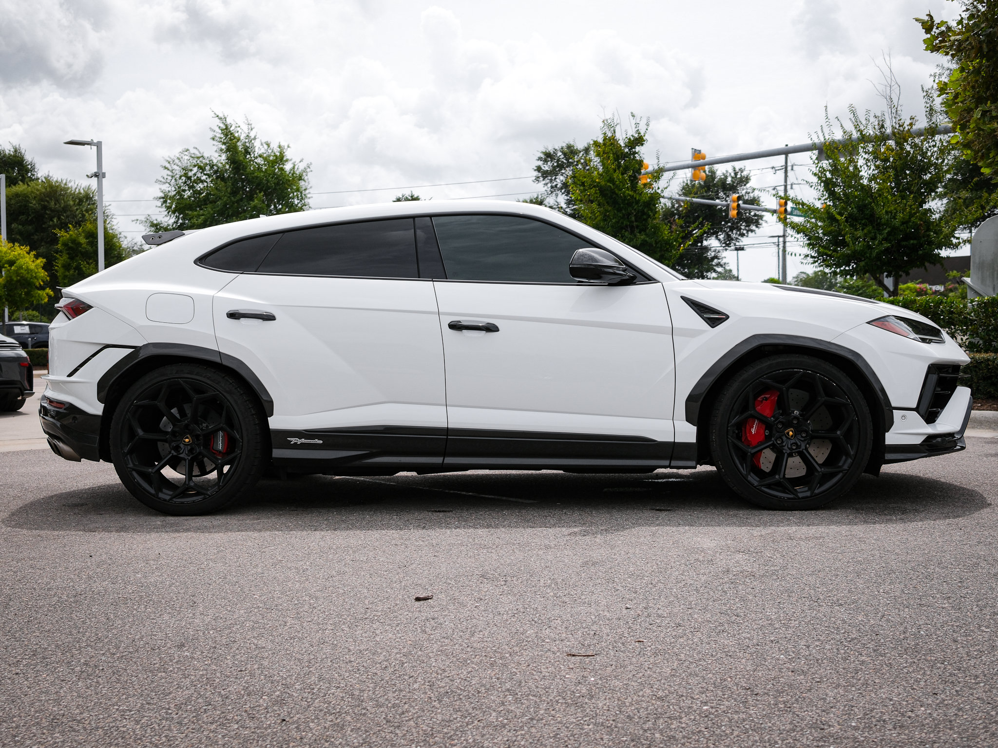 Used 2023 Lamborghini Urus Performante AWD/4WD image 12