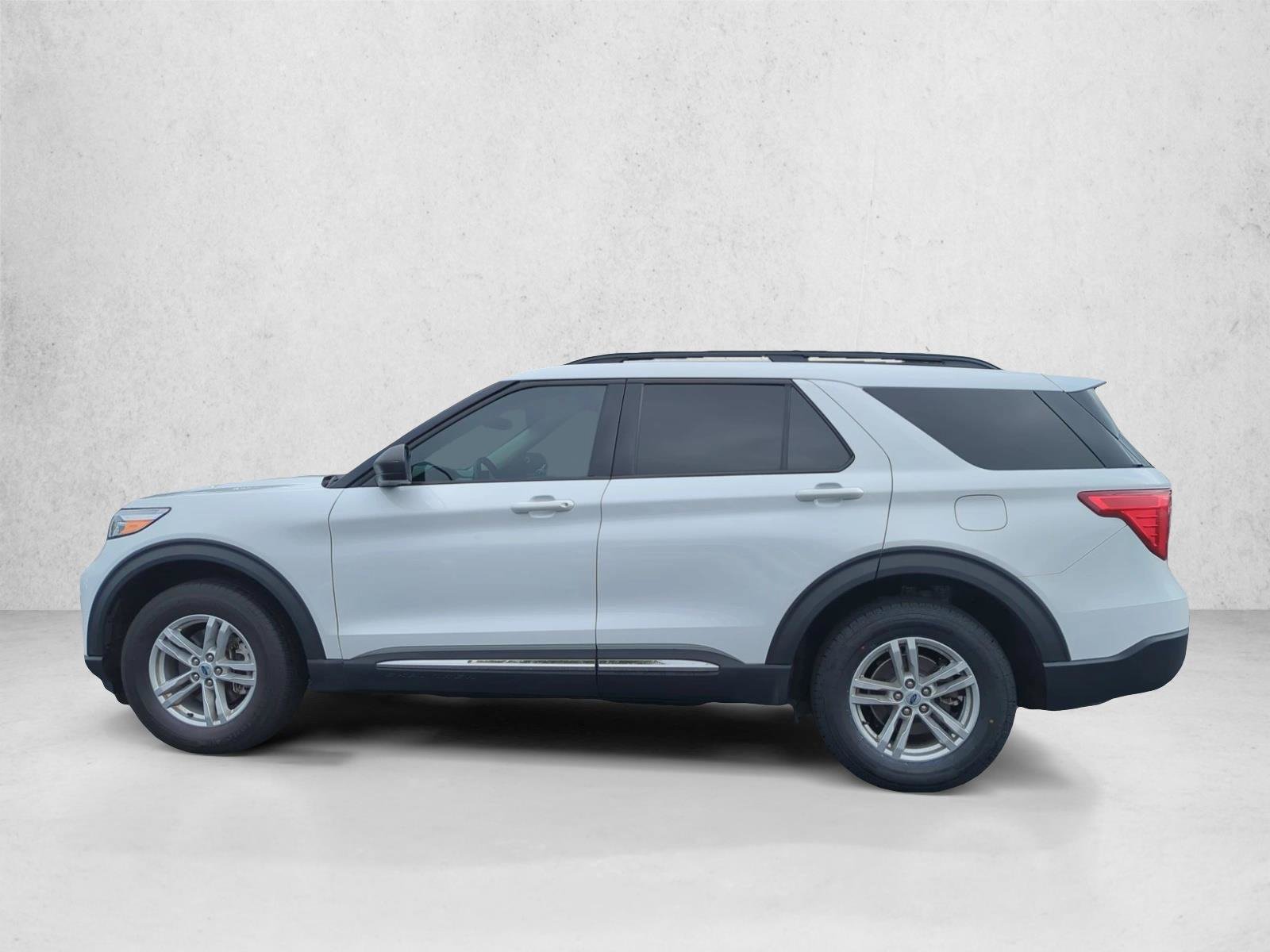 Used 2023 Ford Explorer XLT AWD/4WD image 7