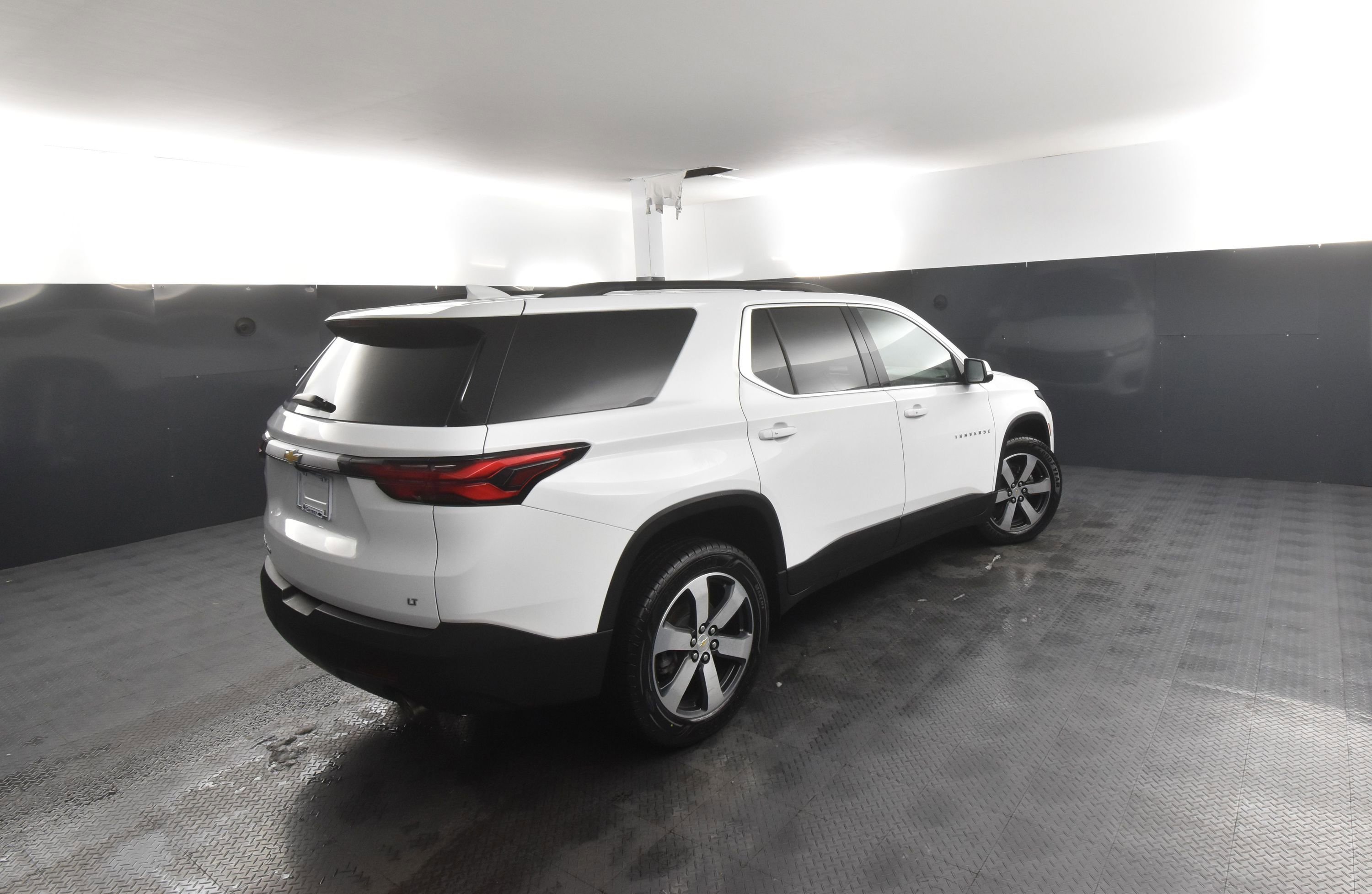 Used 2023 Chevrolet Traverse LT w/ LT Premium Package image 2